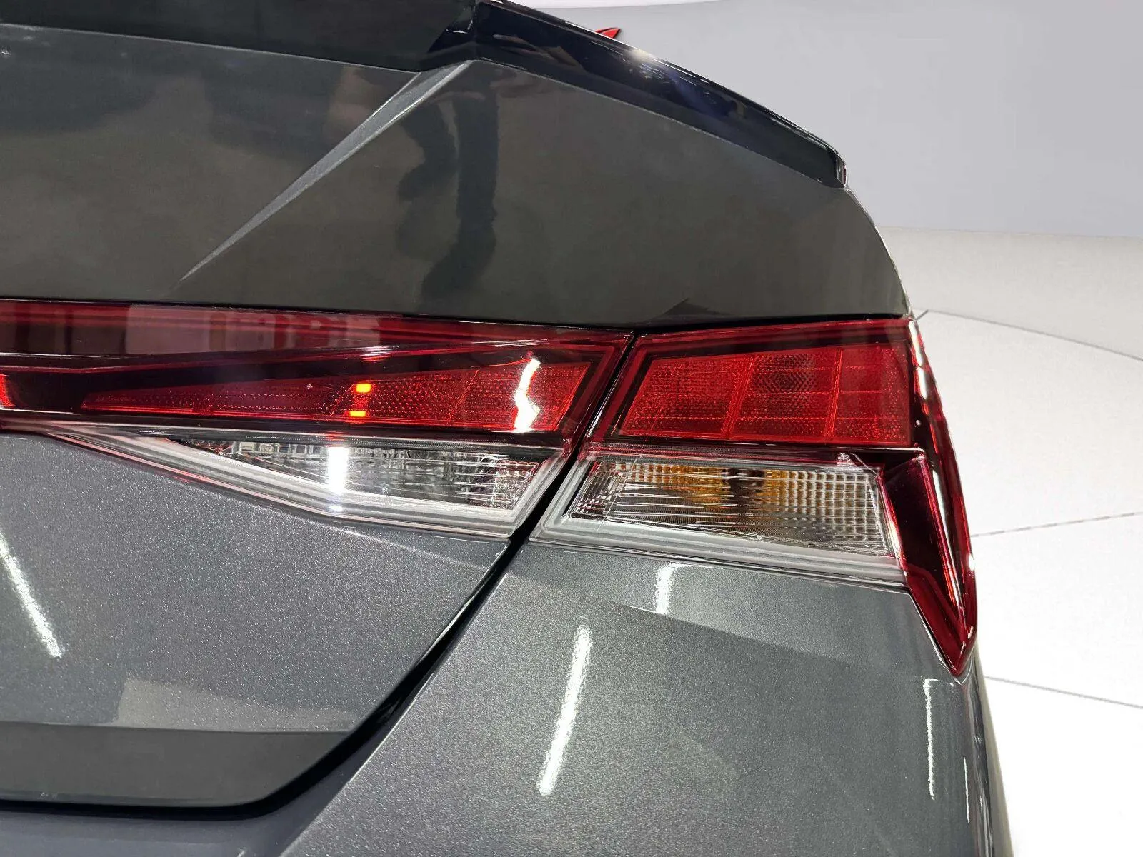 Hyundai Elantra photo 12