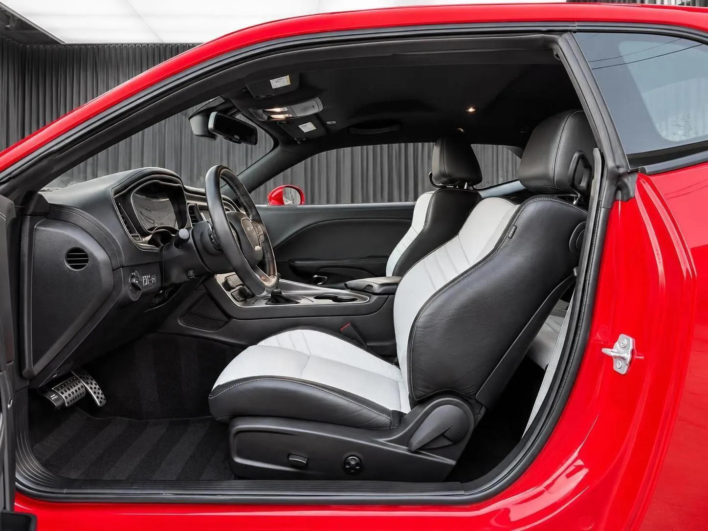 Dodge Challenger photo 14