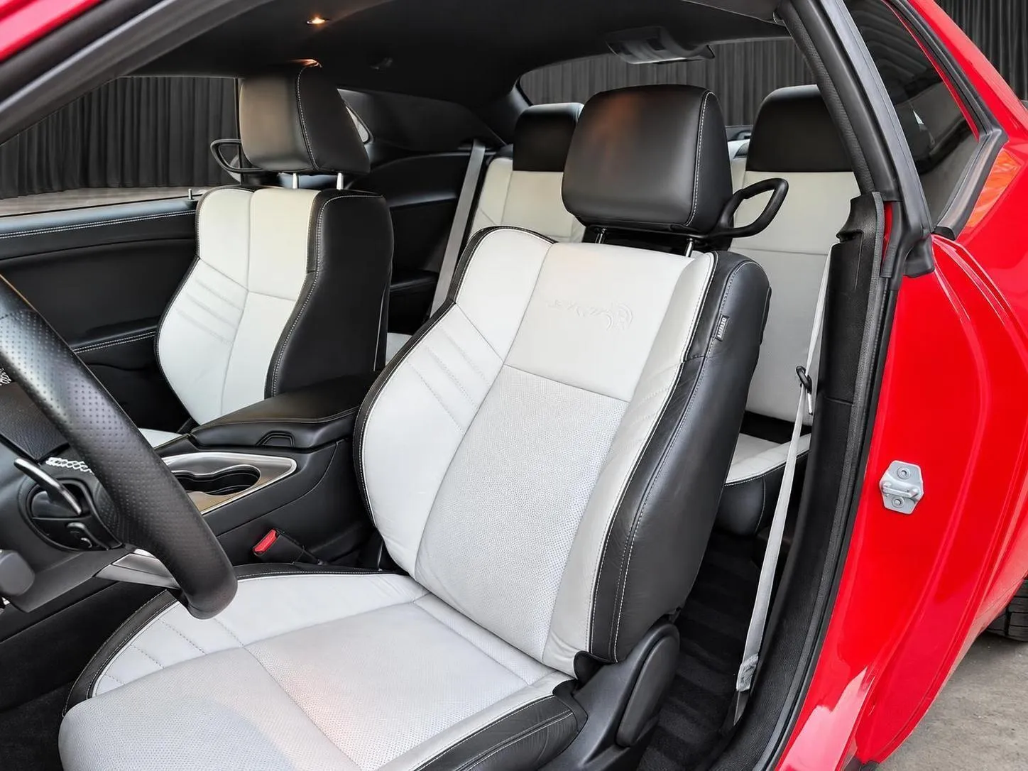 Dodge Challenger photo 15