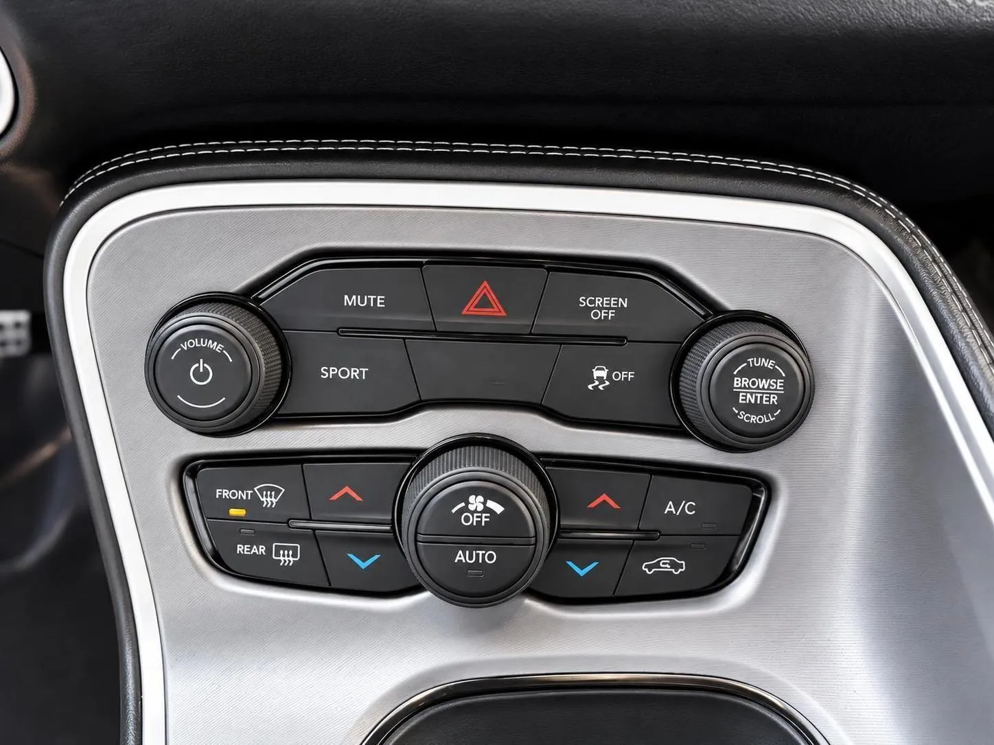 Dodge Challenger photo 22