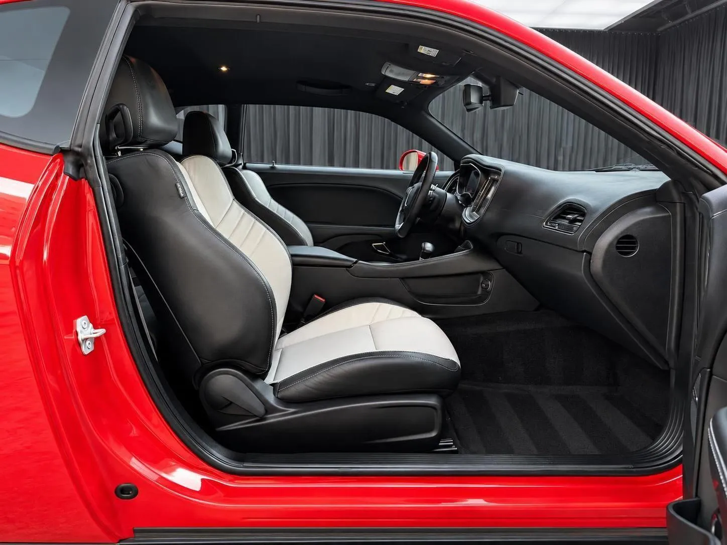 Dodge Challenger photo 27