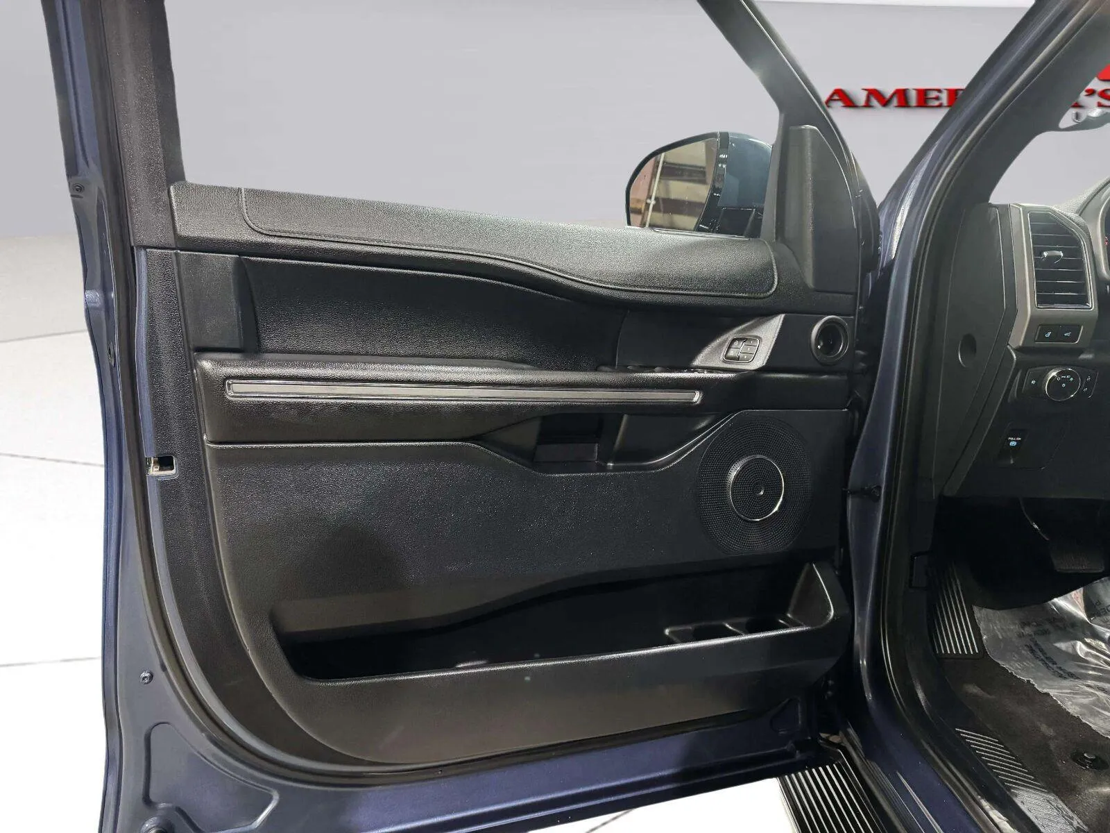 Ford Expedition MAX photo 9