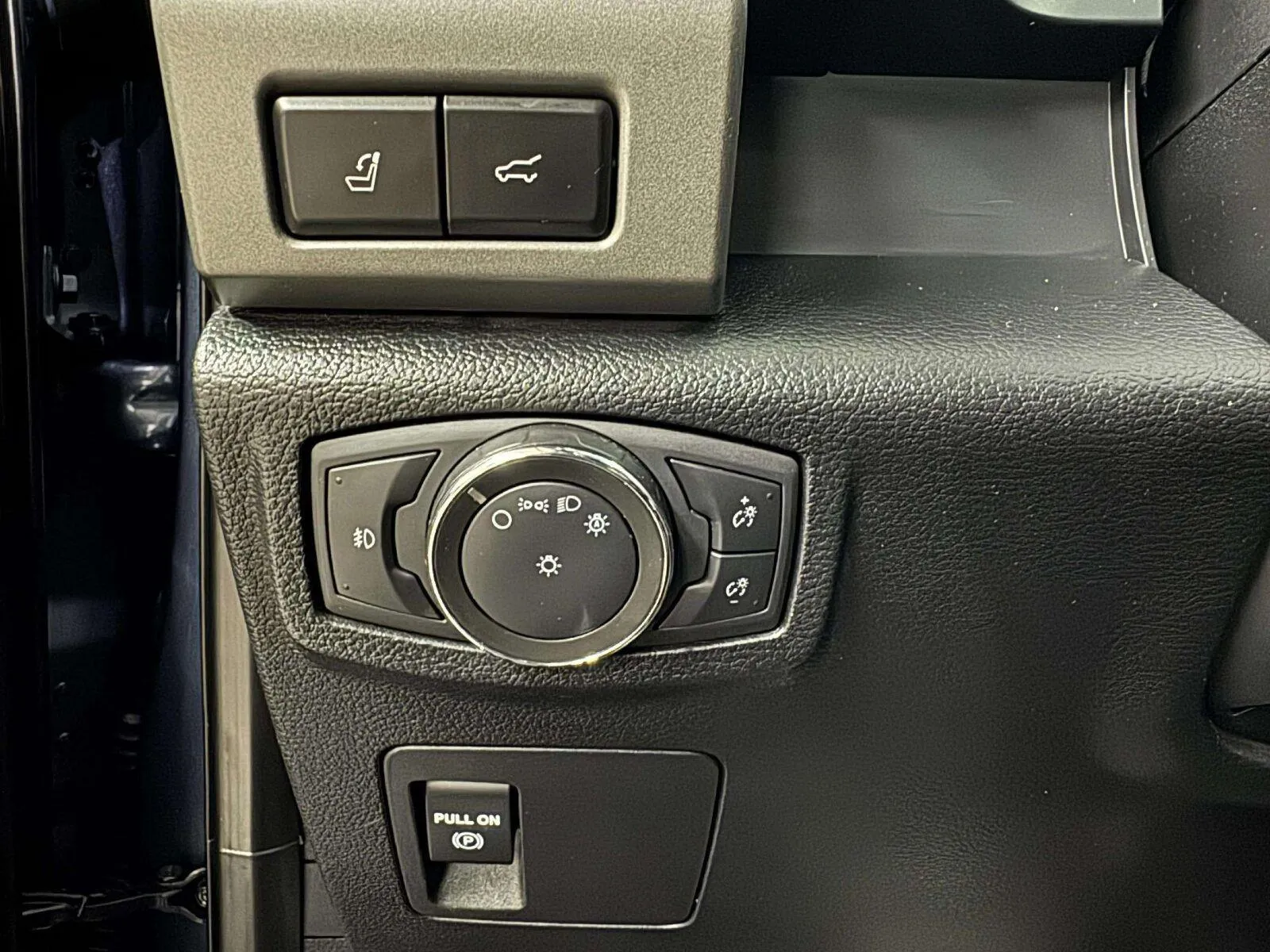 Ford Expedition MAX photo 14