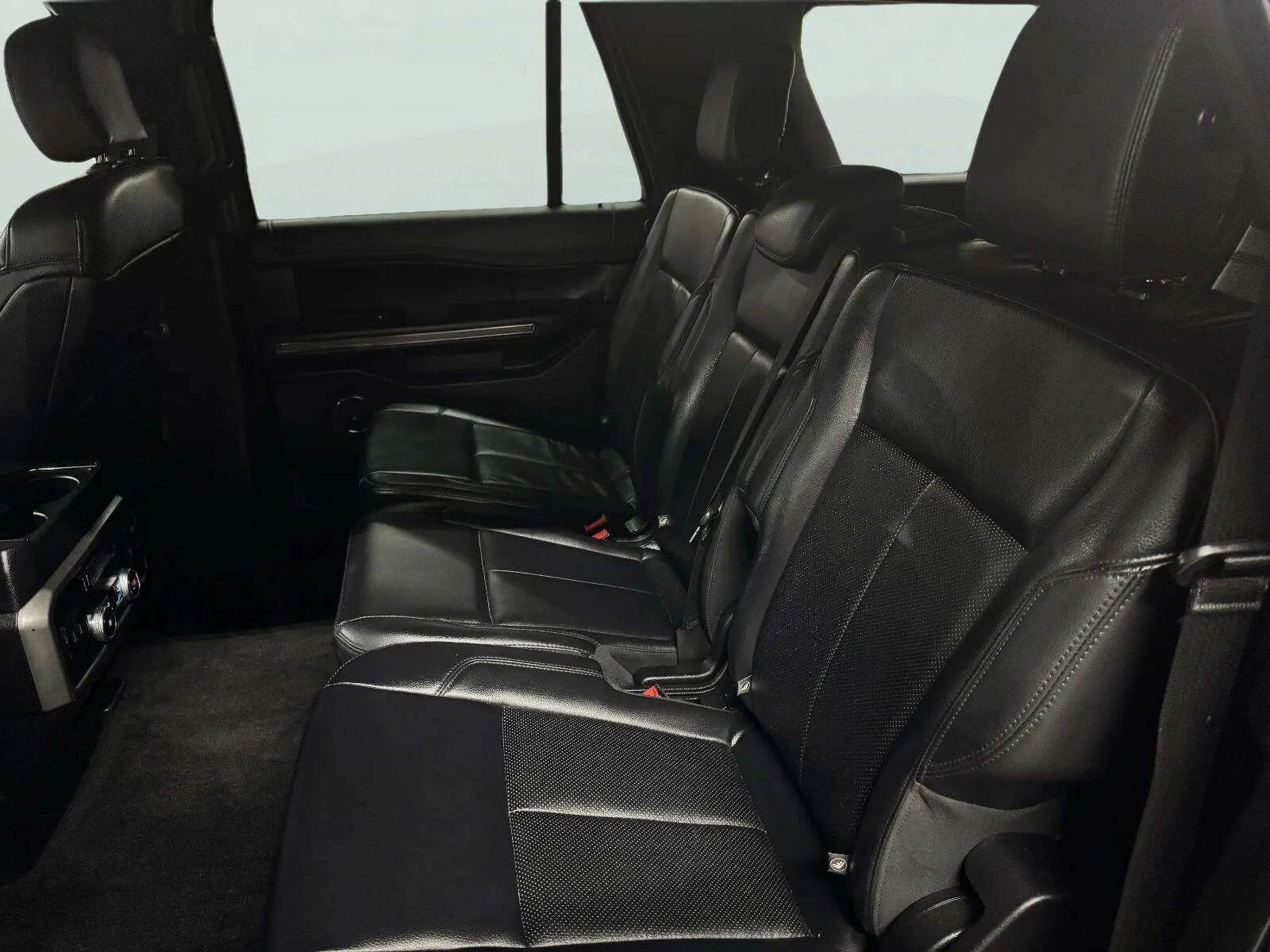Ford Expedition MAX photo 18