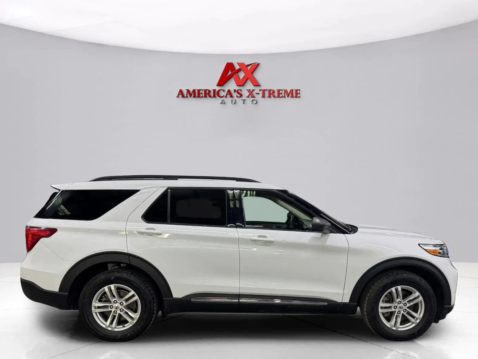Ford Explorer photo 8