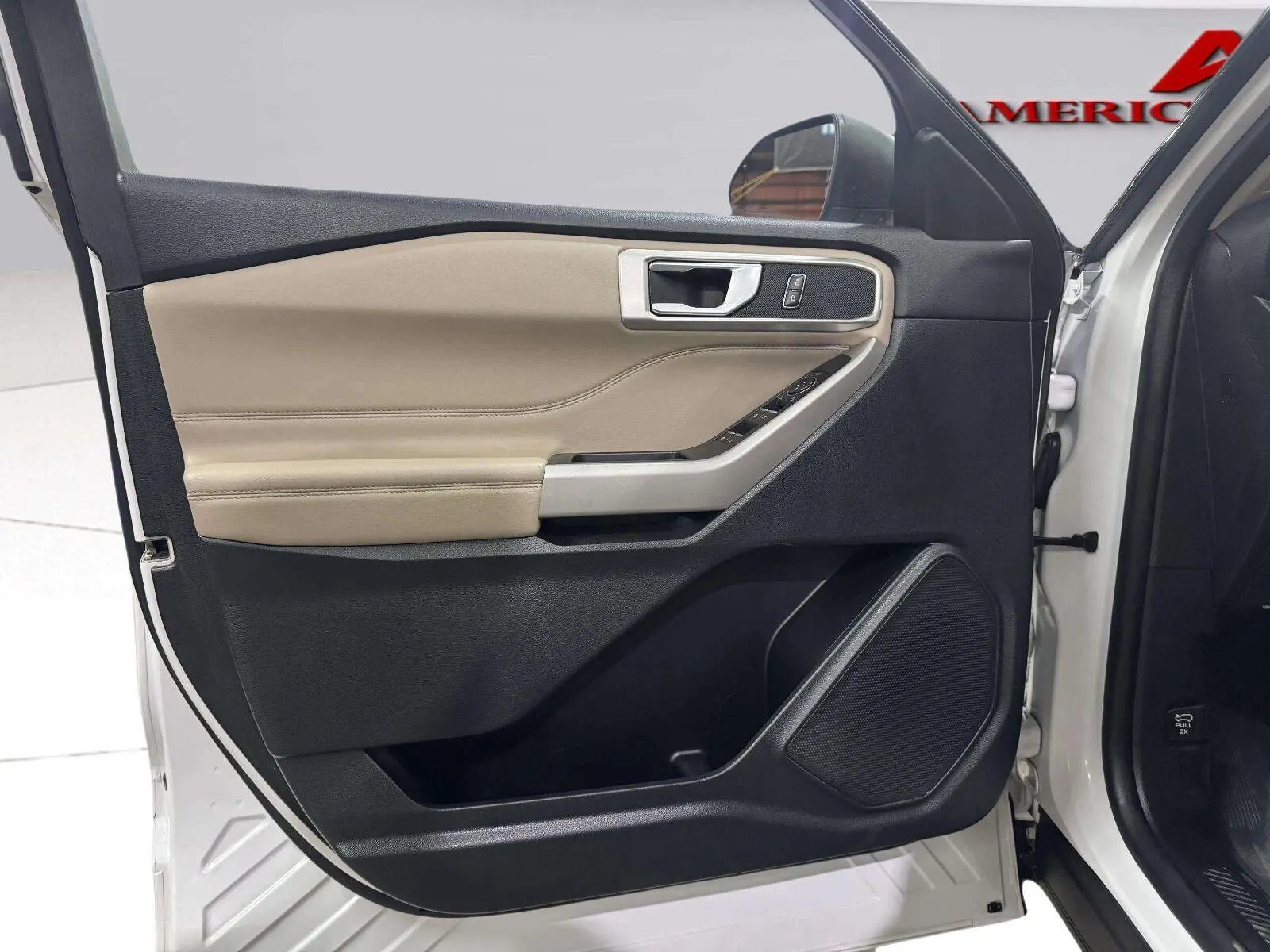 Ford Explorer photo 15