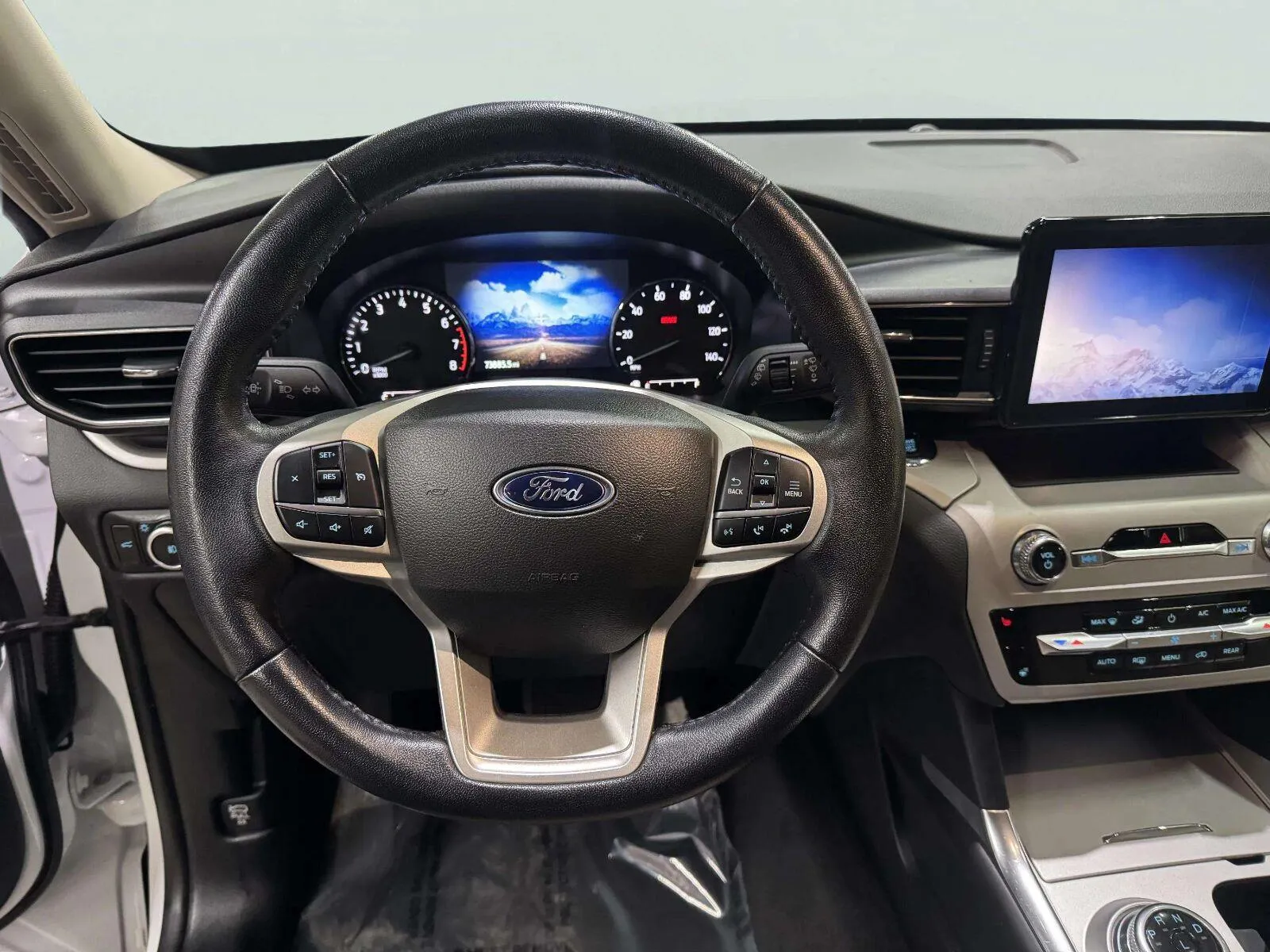 Ford Explorer photo 16