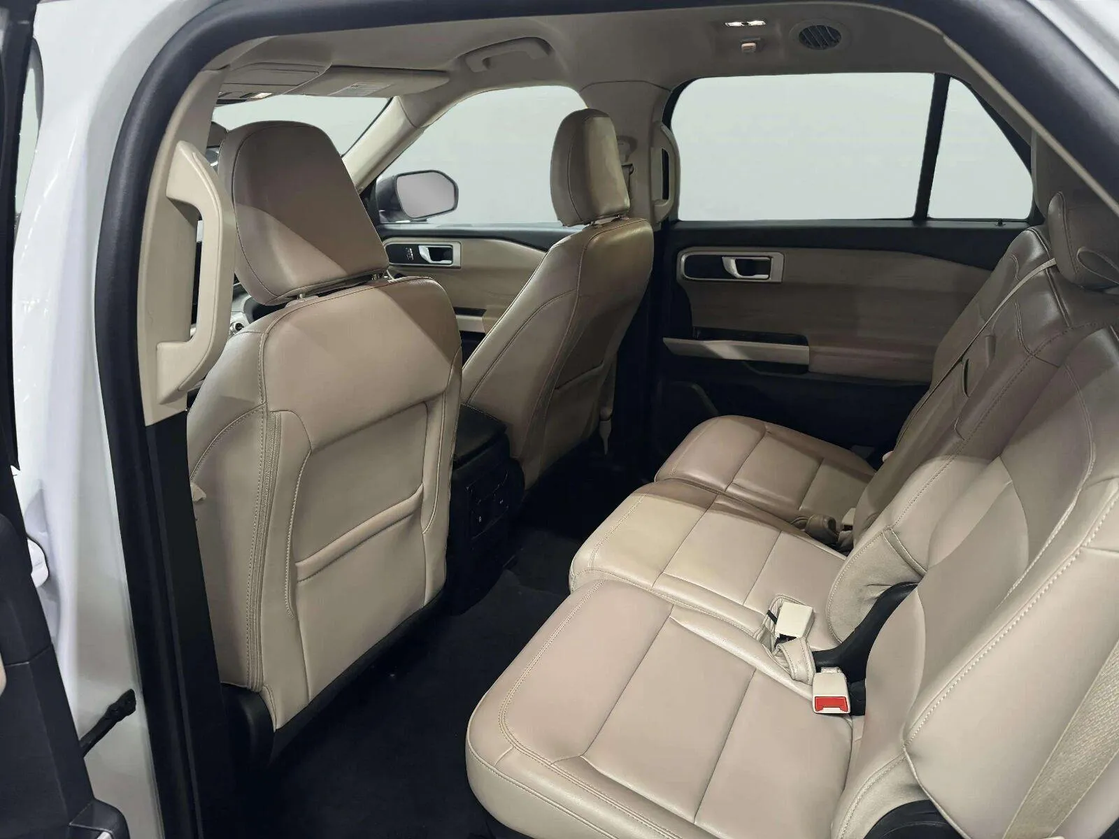 Ford Explorer photo 18