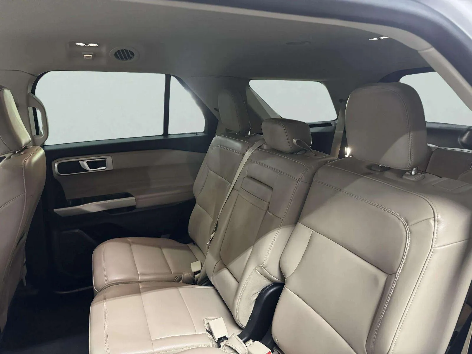Ford Explorer photo 19
