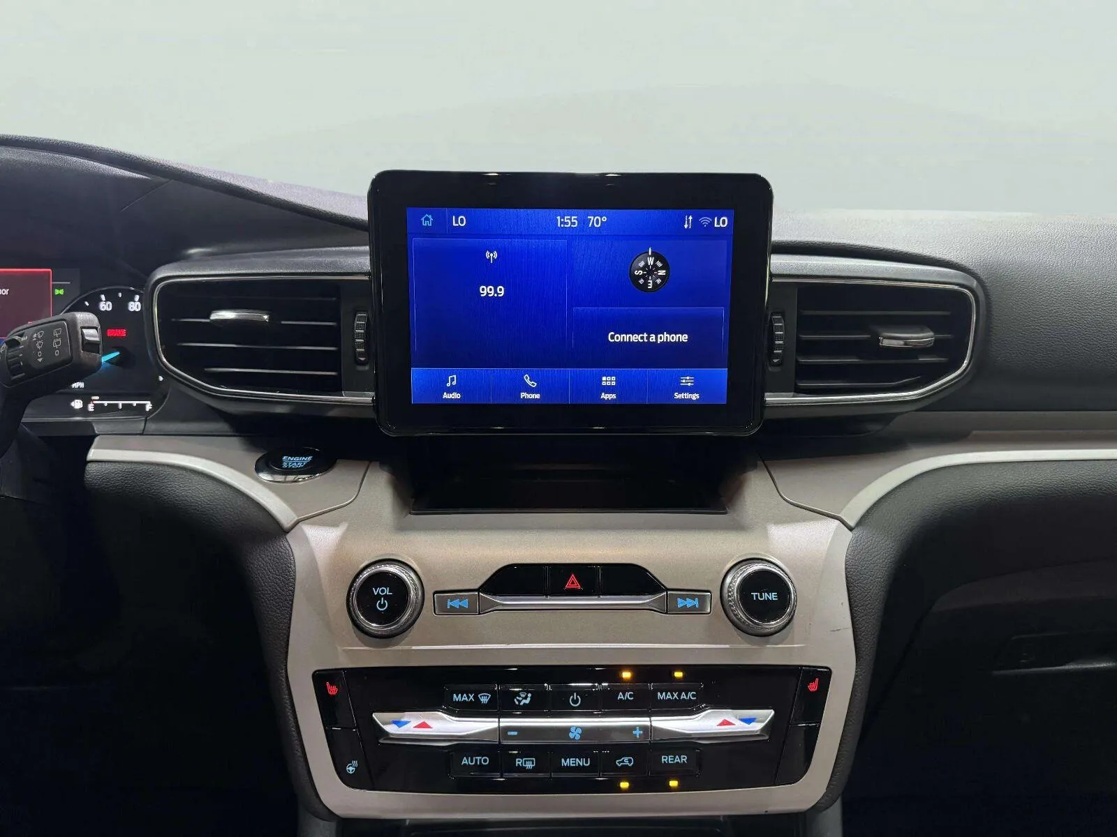 Ford Explorer photo 29