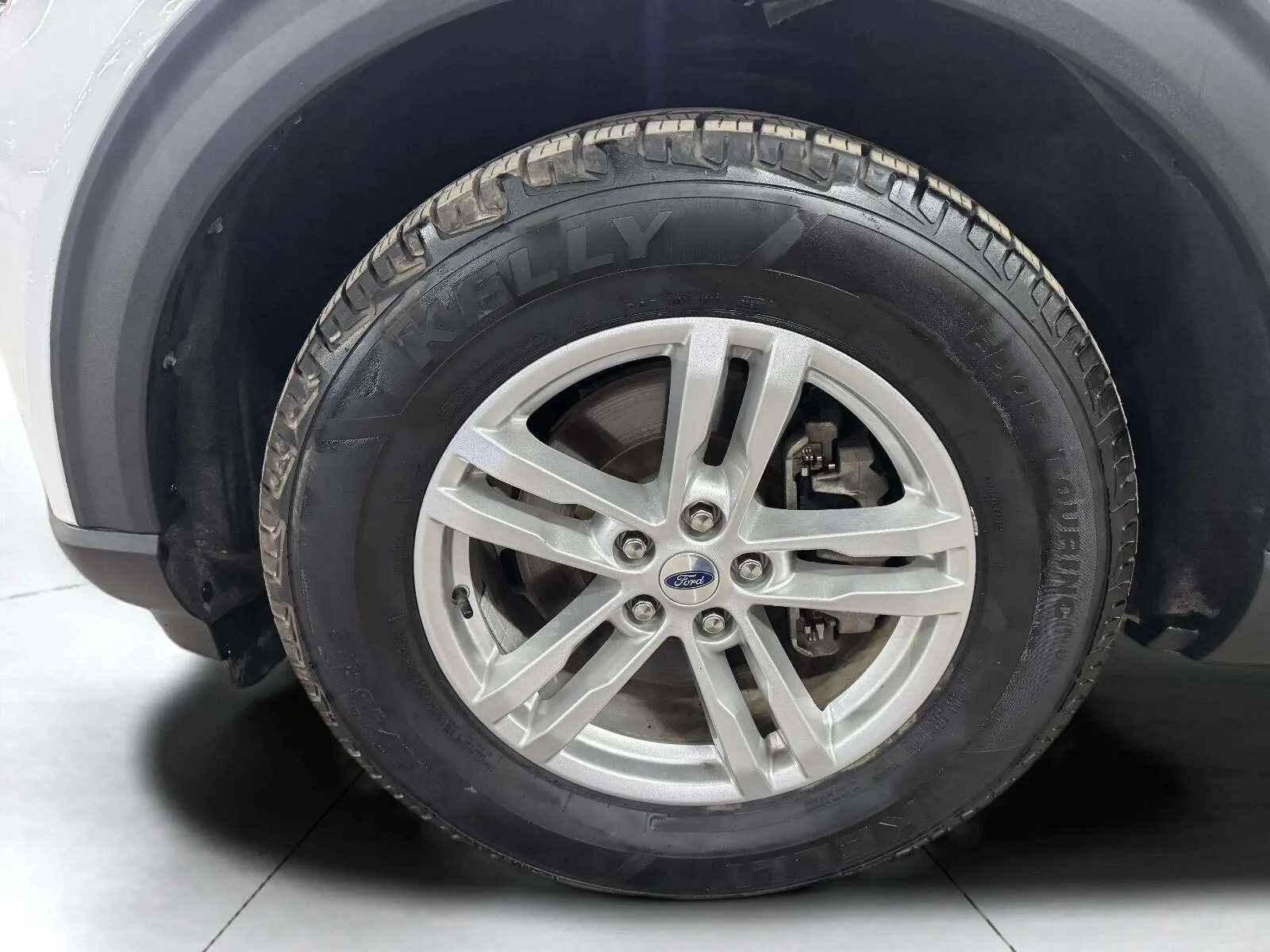 Ford Explorer photo 35
