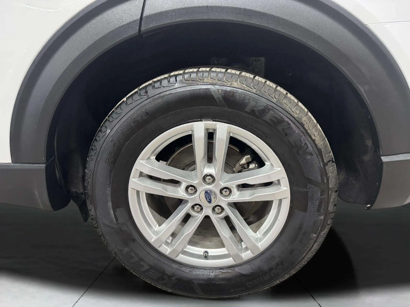 Ford Explorer photo 36