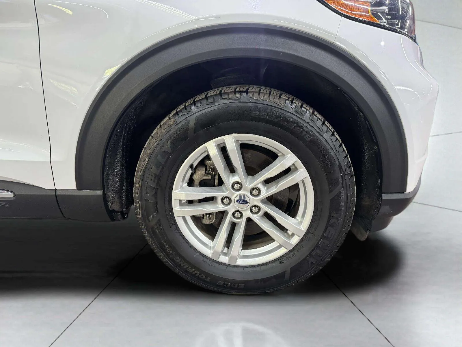 Ford Explorer photo 38