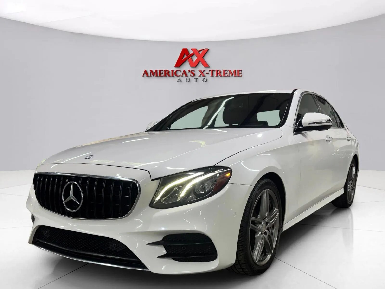 Mercedes-Benz E-Class photo 2