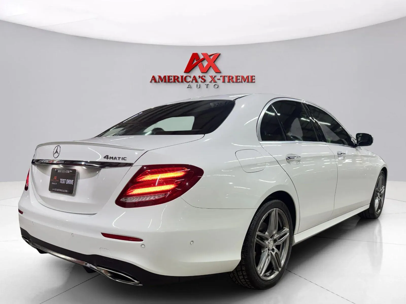 Mercedes-Benz E-Class photo 7