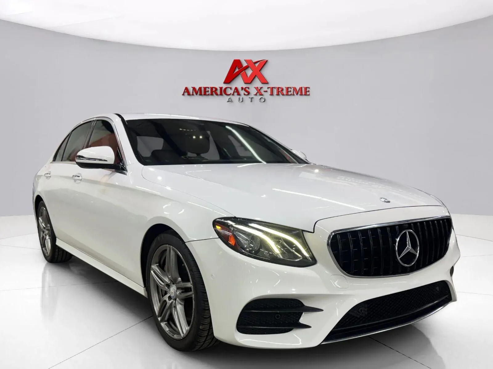 Mercedes-Benz E-Class photo 9