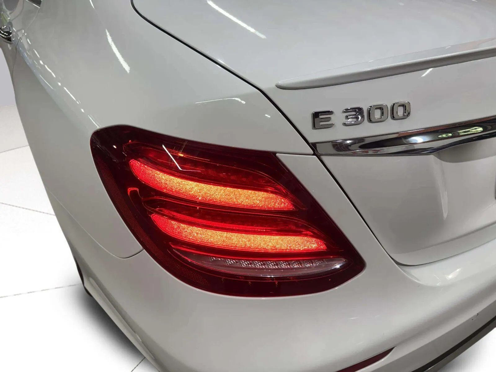 Mercedes-Benz E-Class photo 14