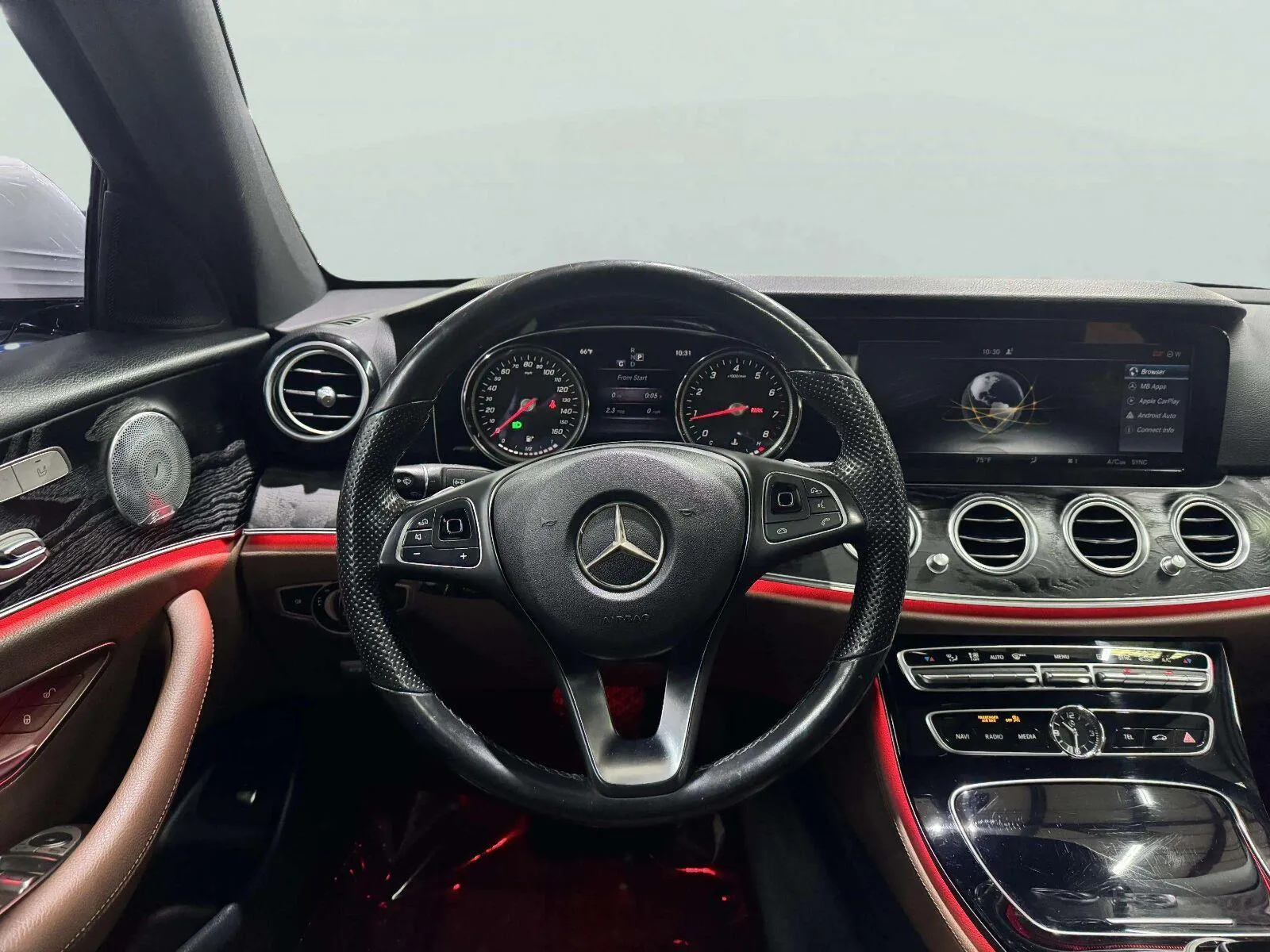 Mercedes-Benz E-Class photo 16