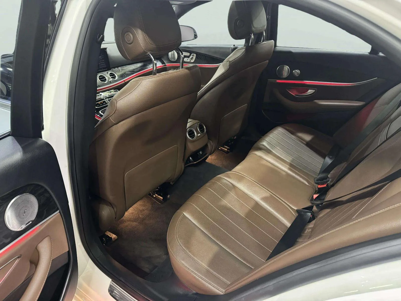 Mercedes-Benz E-Class photo 21