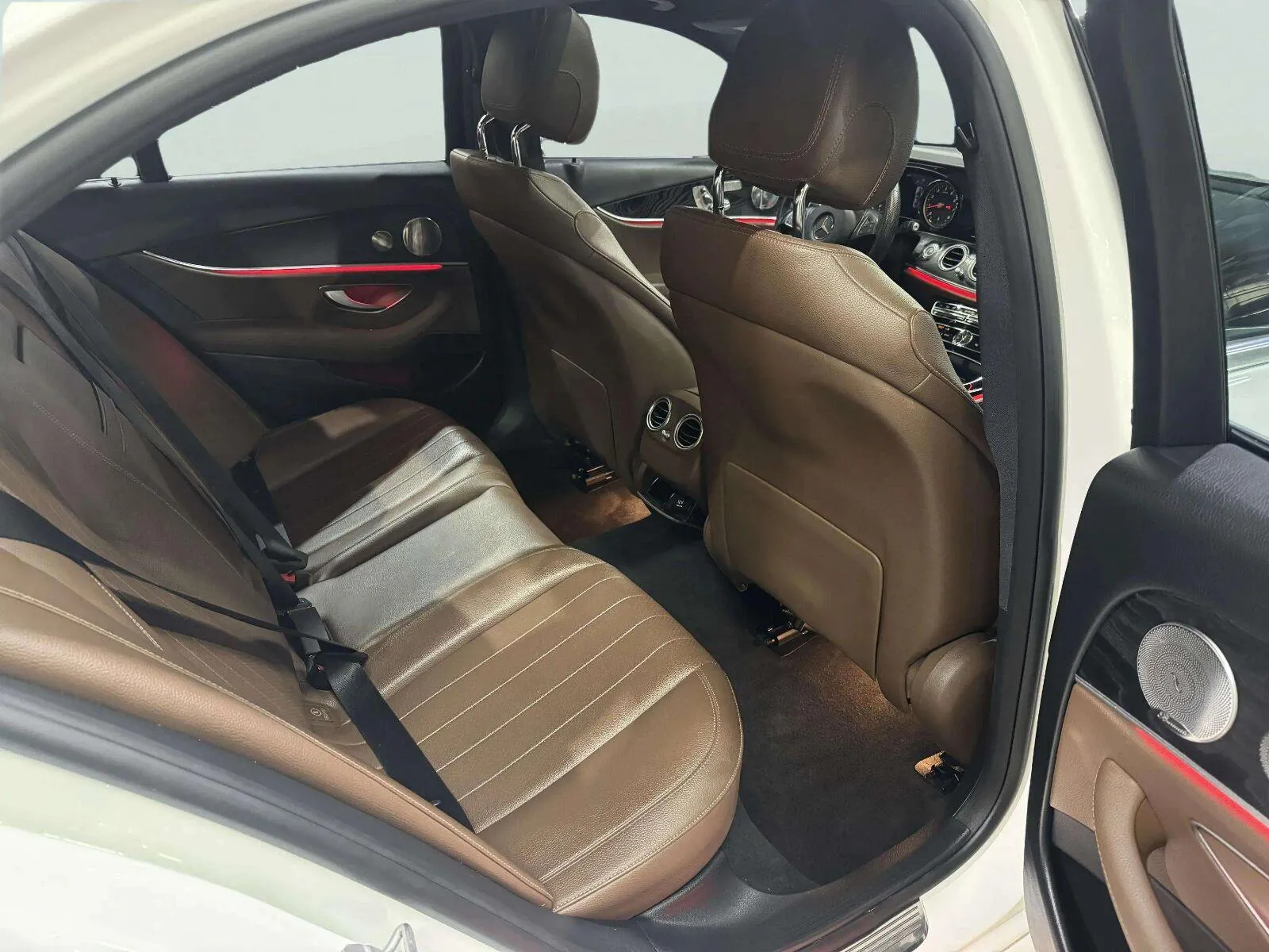 Mercedes-Benz E-Class photo 23