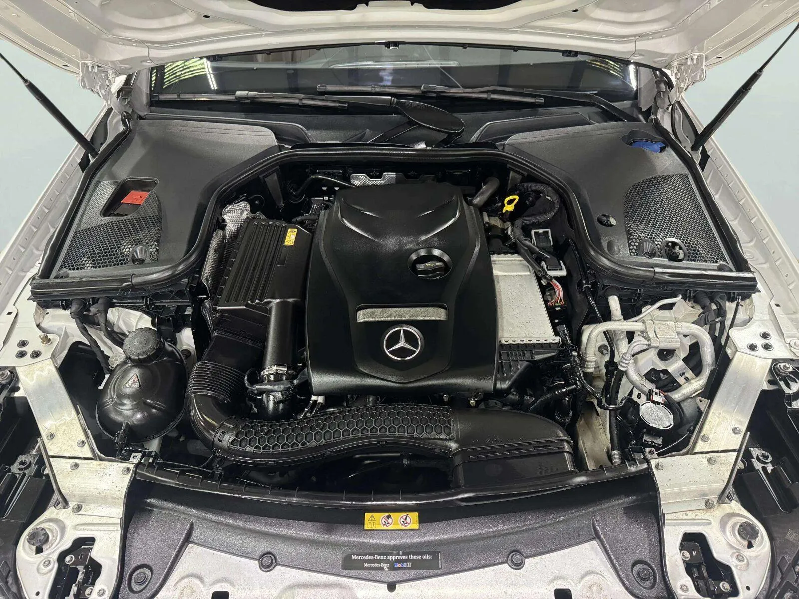Mercedes-Benz E-Class photo 27