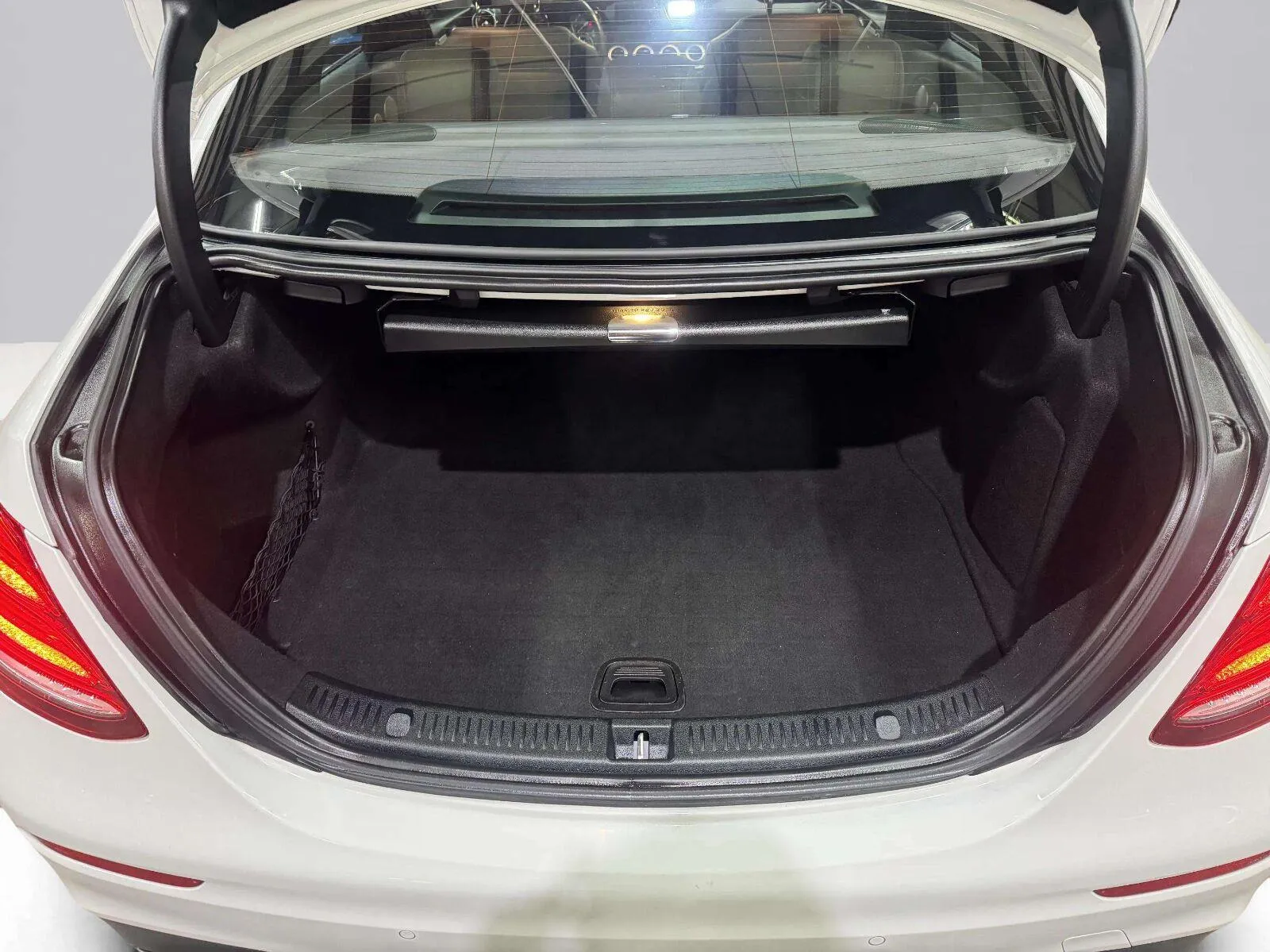 Mercedes-Benz E-Class photo 30