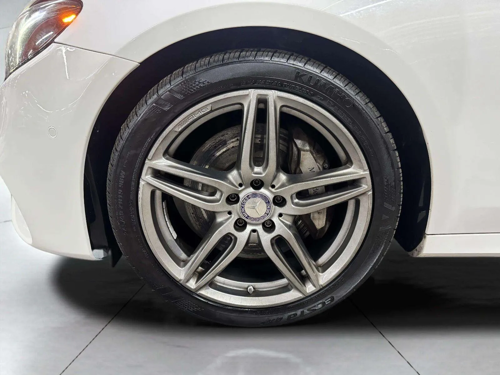 Mercedes-Benz E-Class photo 31