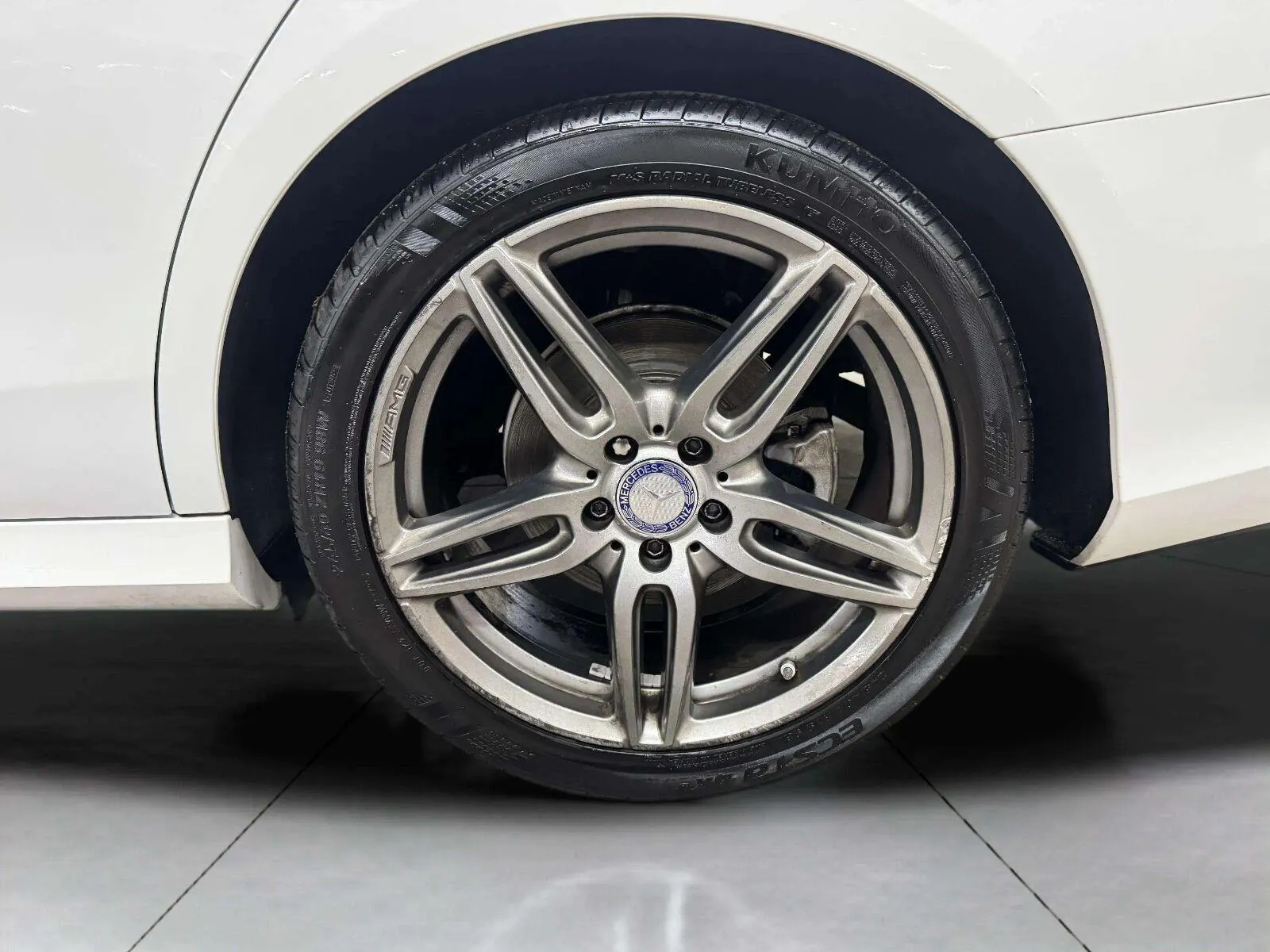 Mercedes-Benz E-Class photo 32