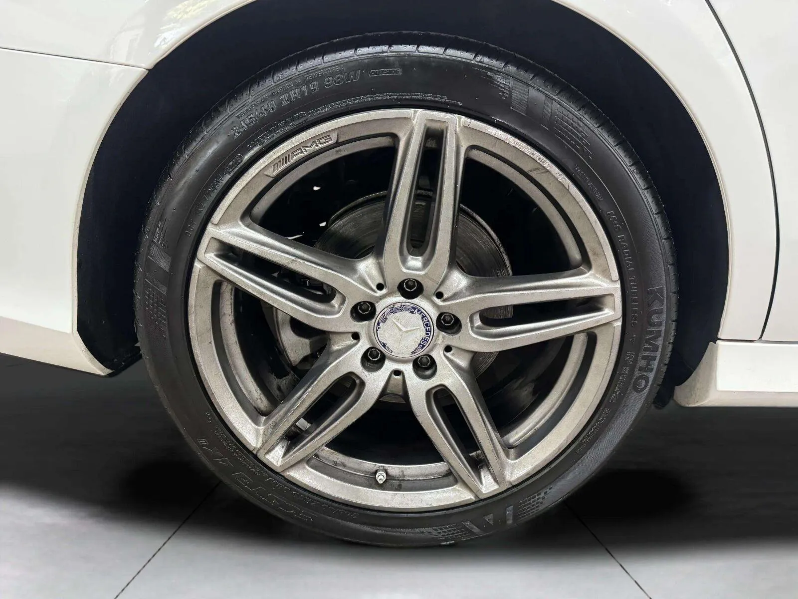 Mercedes-Benz E-Class photo 33