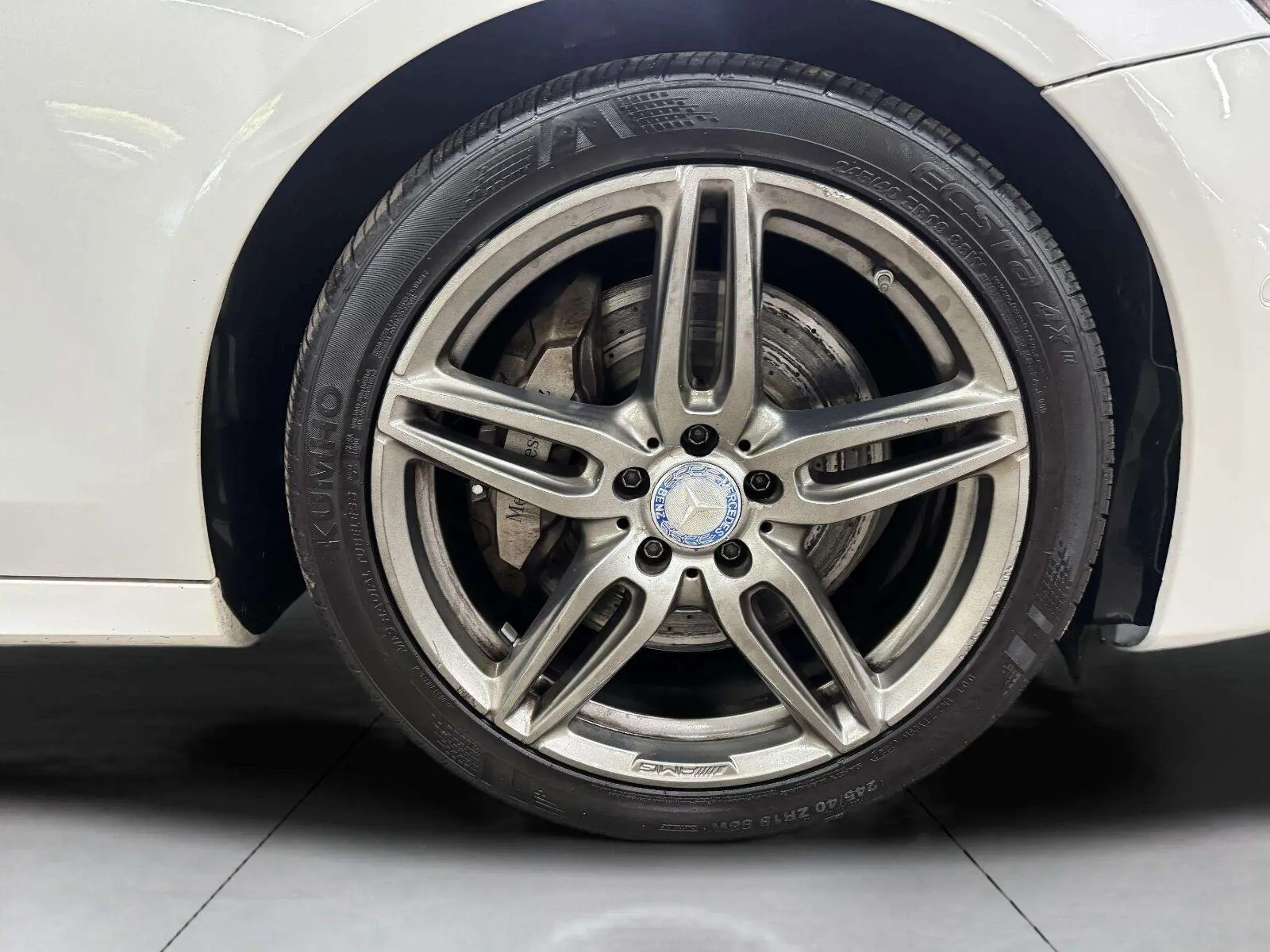 Mercedes-Benz E-Class photo 34