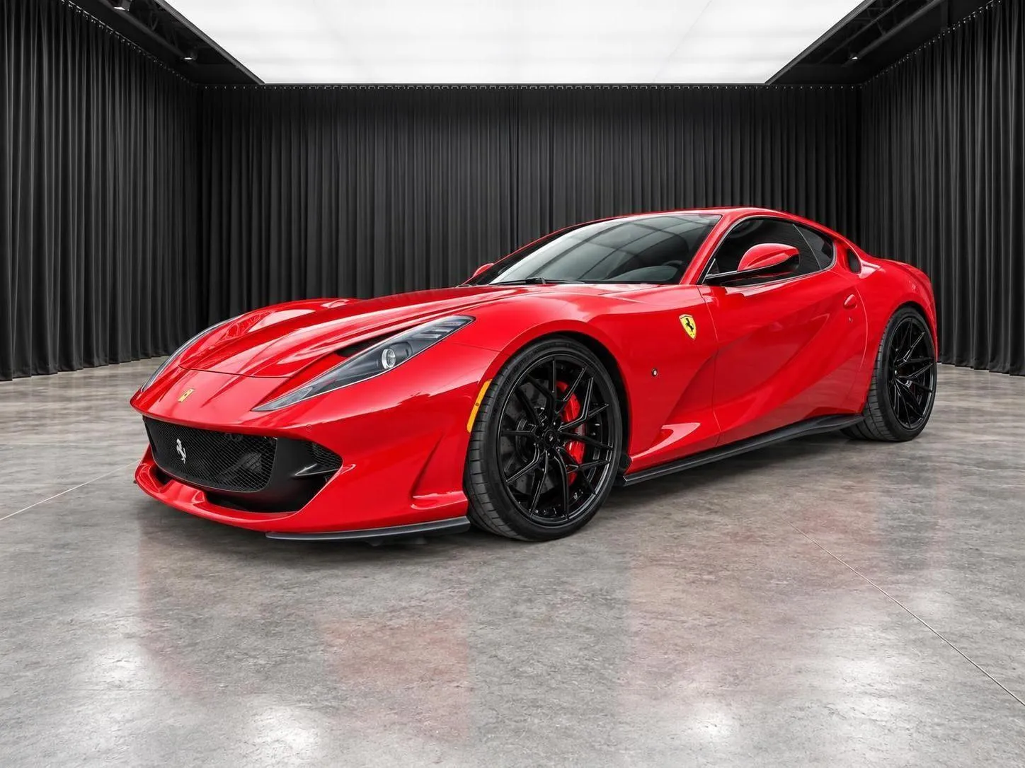 Ferrari 812 photo 2