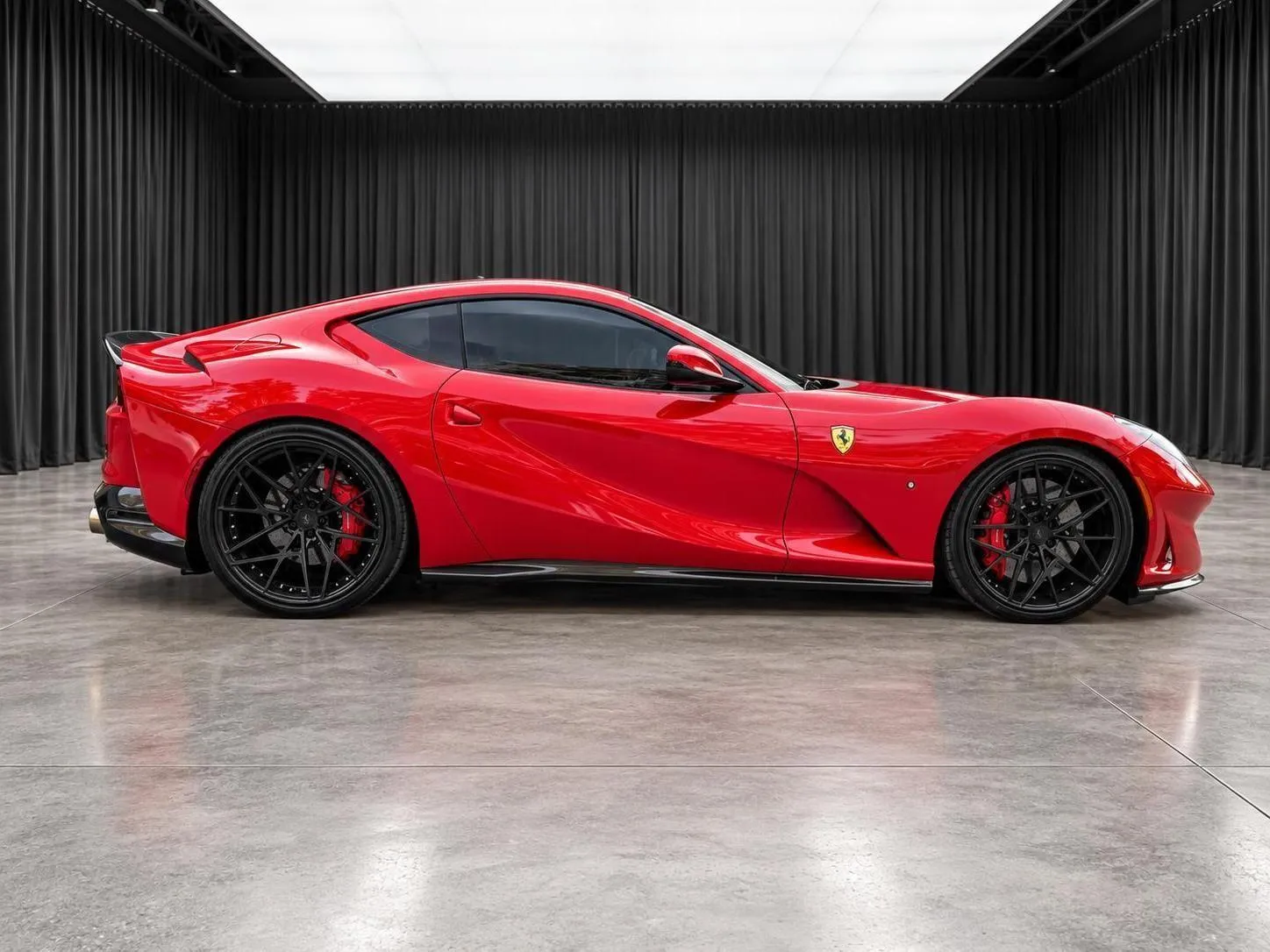 Ferrari 812 photo 8