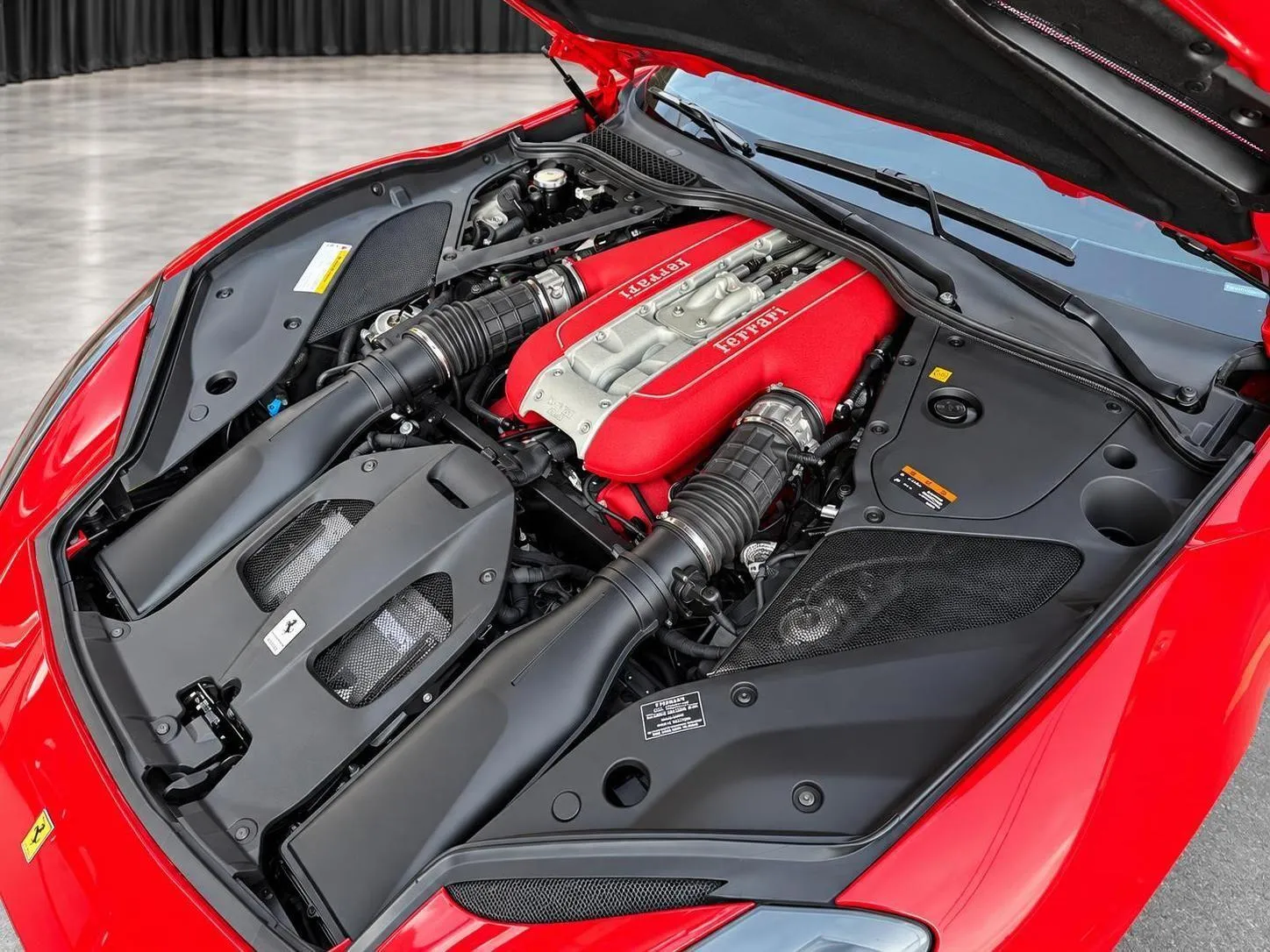 Ferrari 812 photo 17