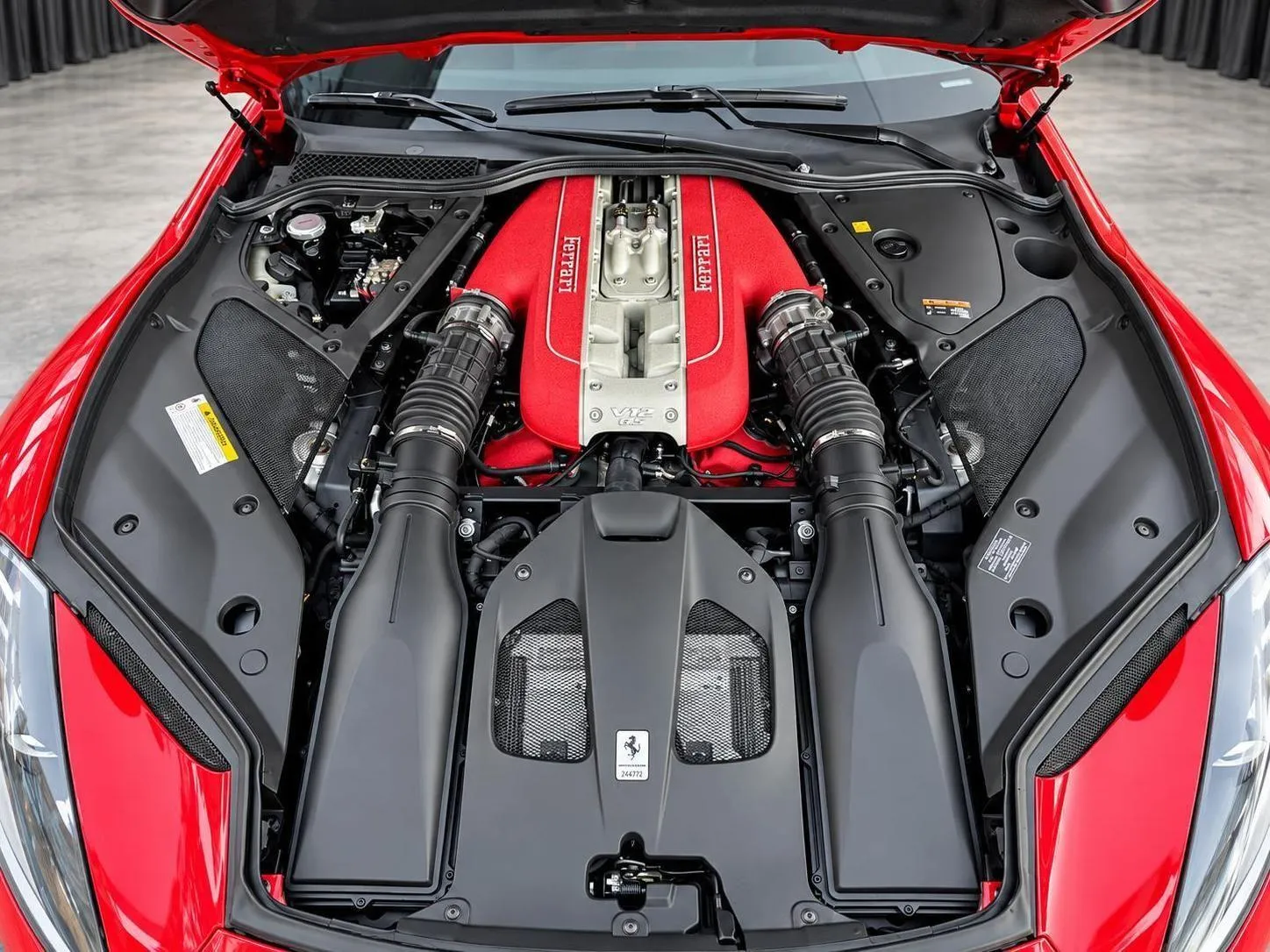 Ferrari 812 photo 18