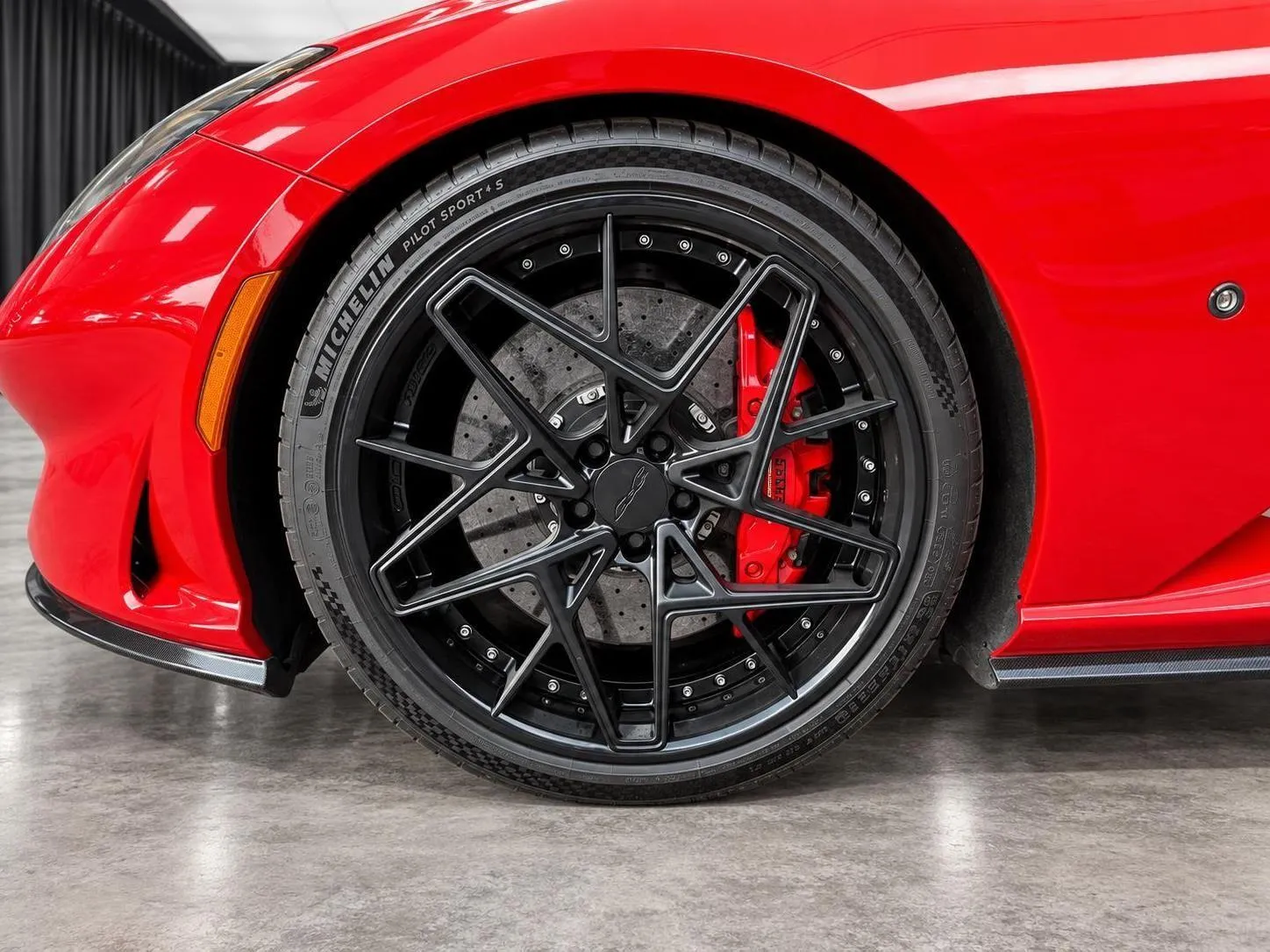 Ferrari 812 photo 20
