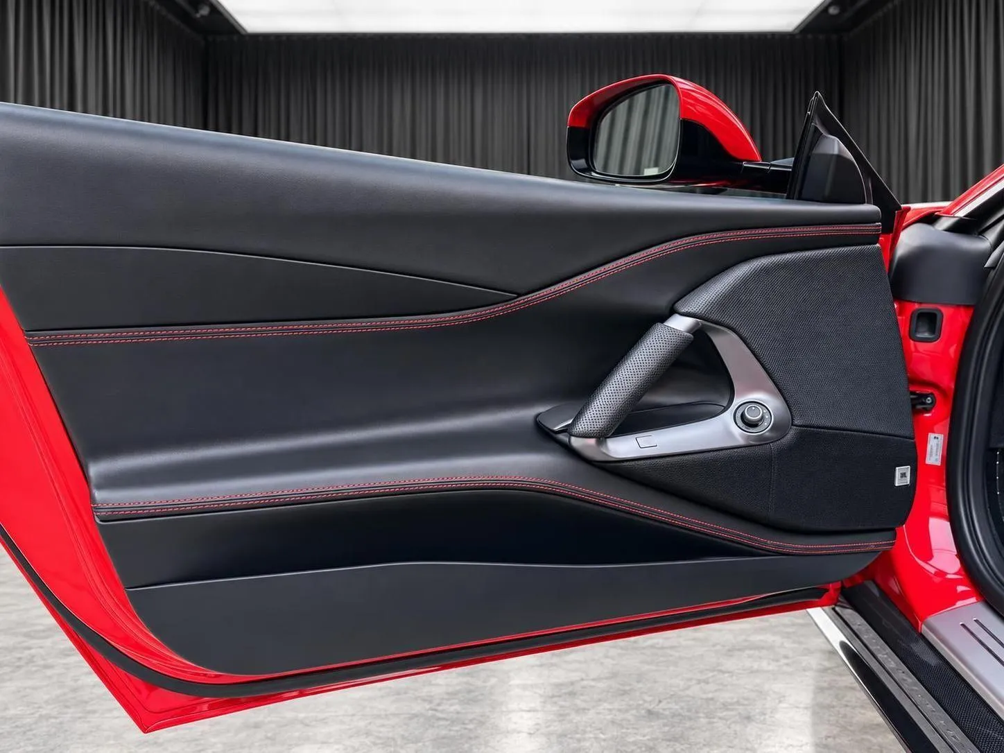 Ferrari 812 photo 11