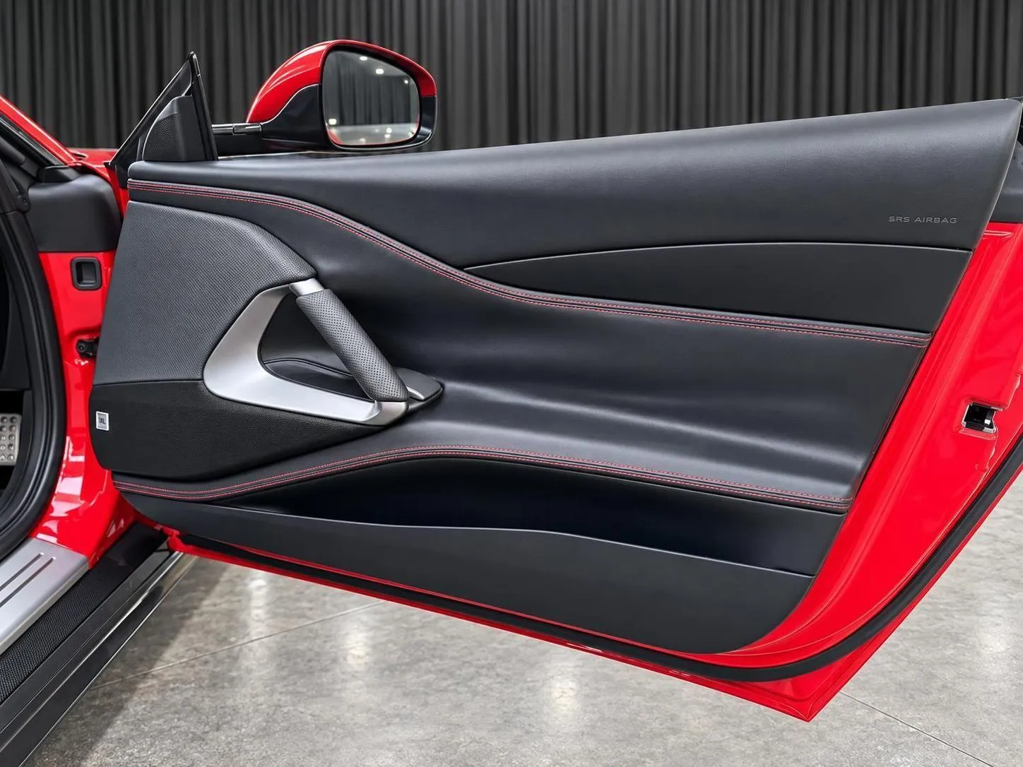 Ferrari 812 photo 16