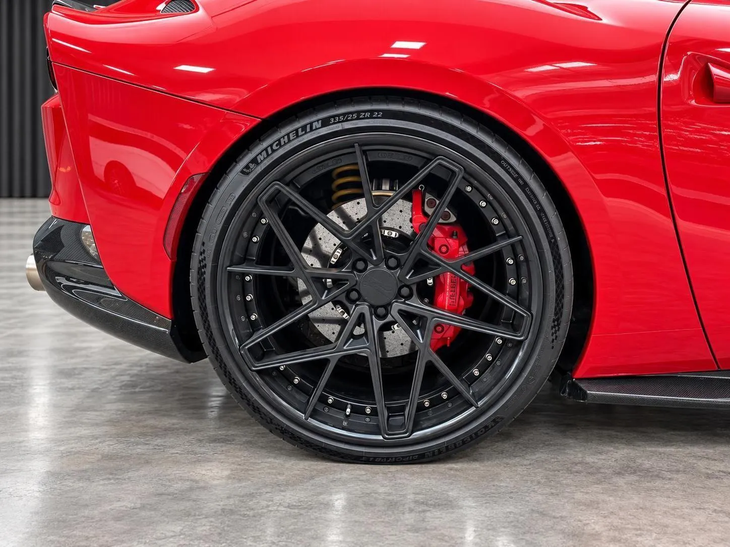 Ferrari 812 photo 22