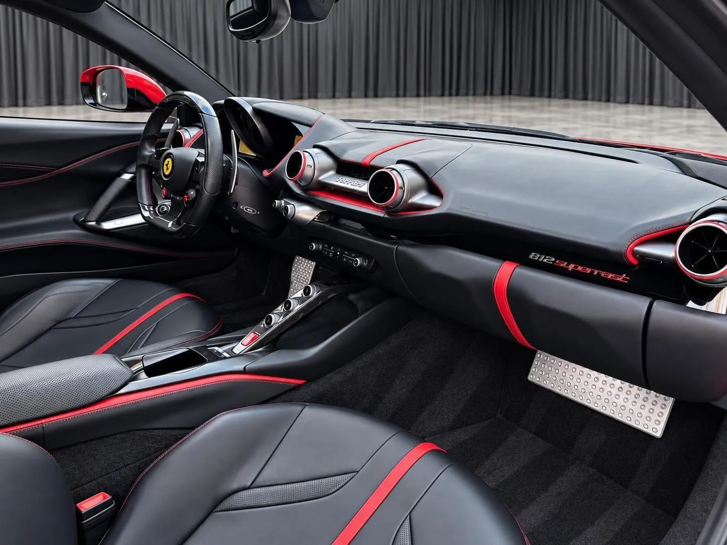 Ferrari 812 photo 15
