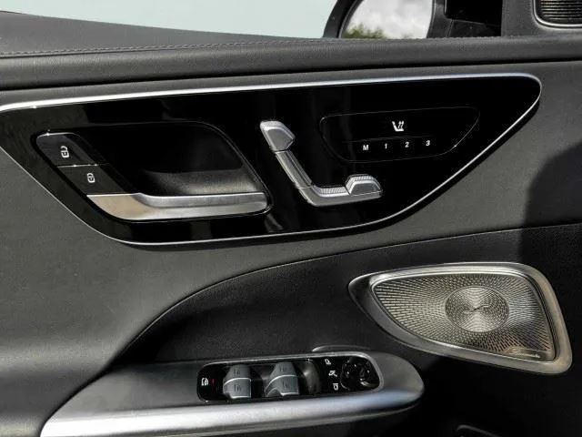Mercedes-Benz C-Class photo 22