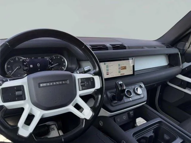 Land Rover Defender photo 28