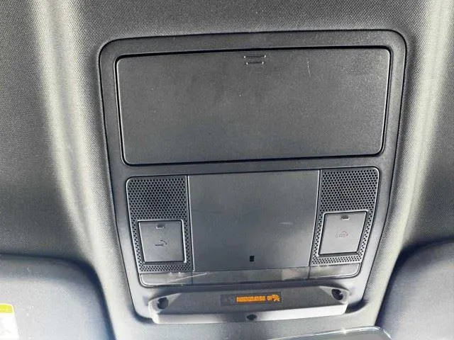 Land Rover Defender photo 33