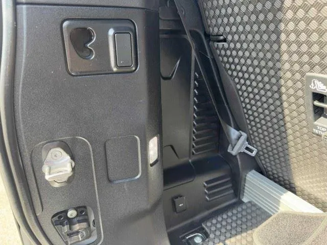 Land Rover Defender photo 50