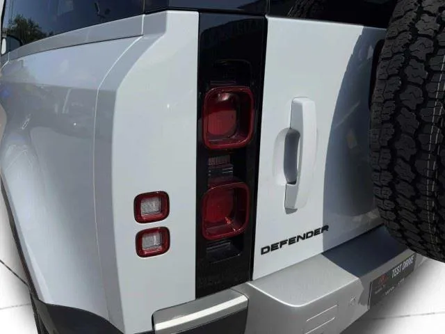 Land Rover Defender photo 14