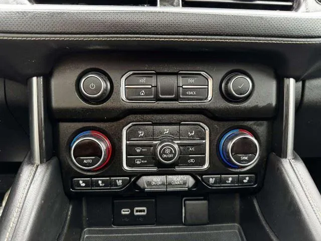 Chevrolet Suburban photo 32