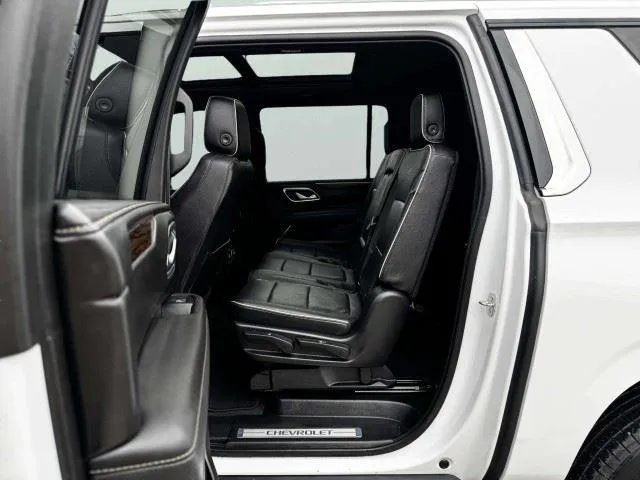Chevrolet Suburban photo 35