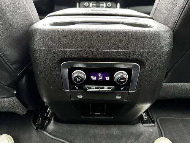 Chevrolet Suburban photo 42