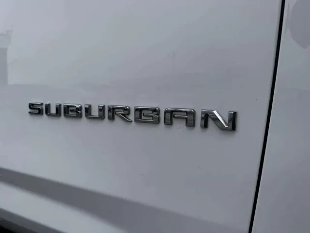 Chevrolet Suburban photo 11