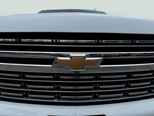 Chevrolet Suburban photo 14