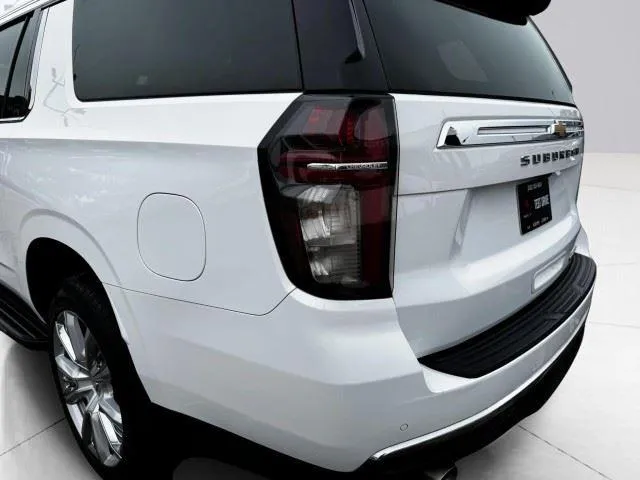 Chevrolet Suburban photo 17